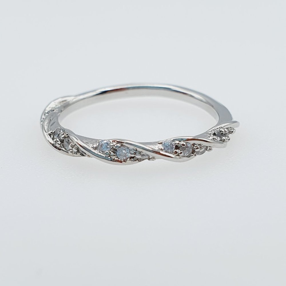 🎁925 Sterling Silver Plated Thin Twisted CZ Wedding Ring, MLNN1112